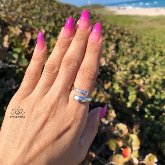 Classic Ring - Picture 2 of 11